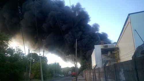 Incendio en la fábrica PIERO de Malvinas Argentinas - El diario de la ciudad de Manuel Alberti Pilar